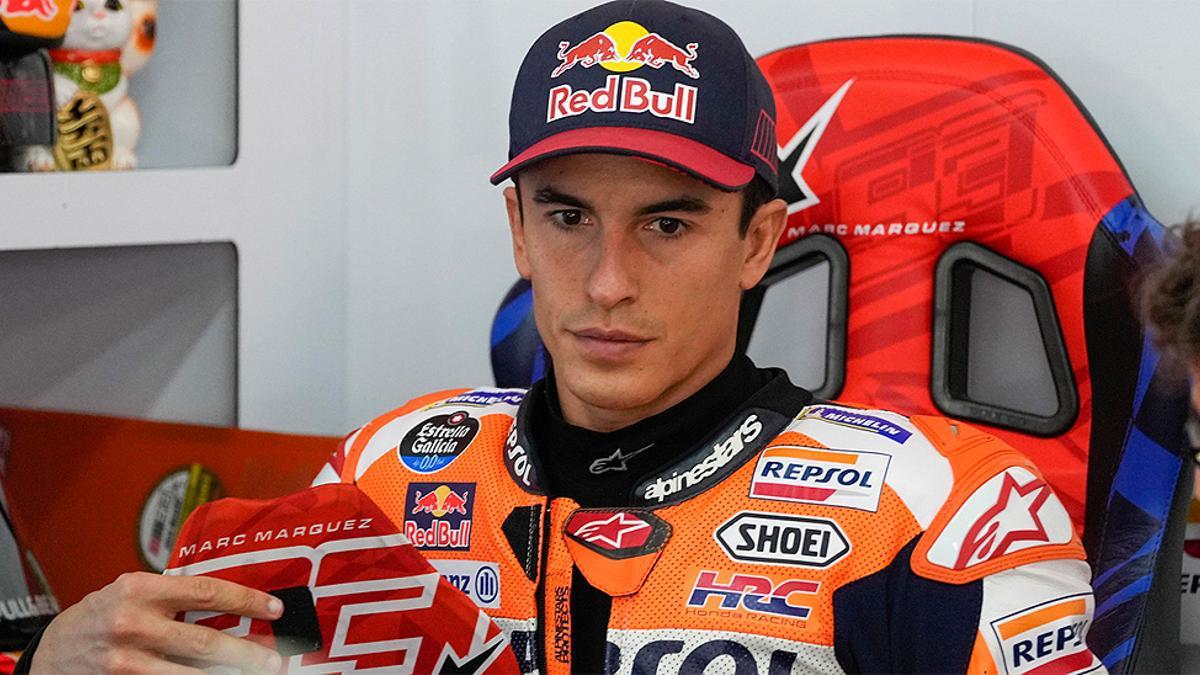 Marc Marquez, en el box de Repsol durante el Gran Premio de Japón.