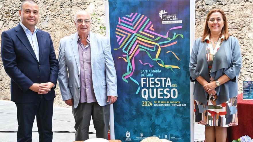 Pedro Rodríguez, José Castellano y Teresa Bolaños, este martes, durante la presentación de los actos de la Fiesta del Queso en el Mercado de Guía.