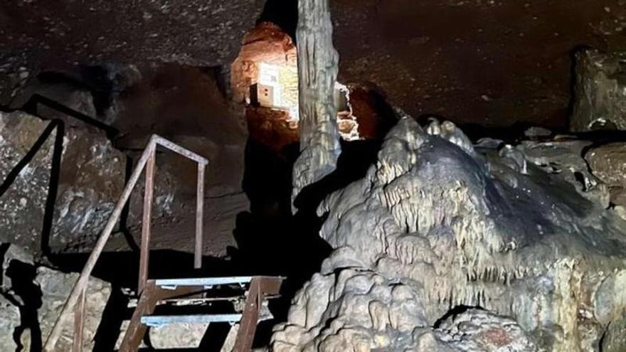 La cova de Mura es reobre a les visites guiades