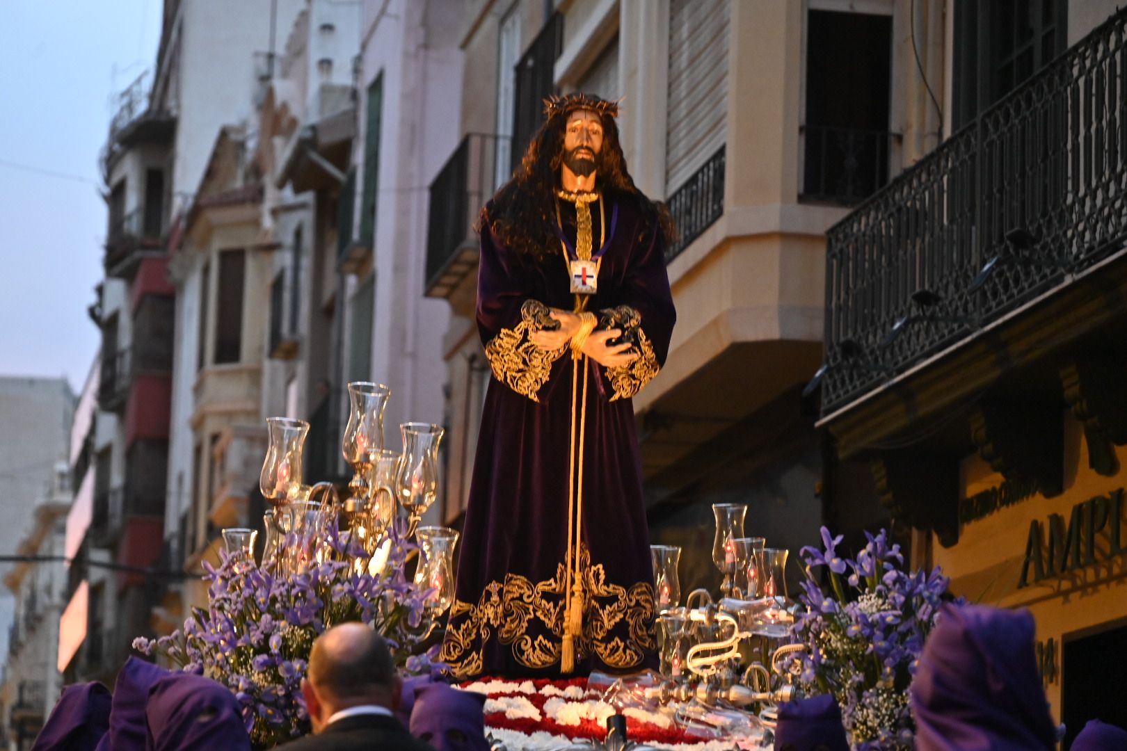 Viernes Santo en Castelló: procesión y Cristo yacente