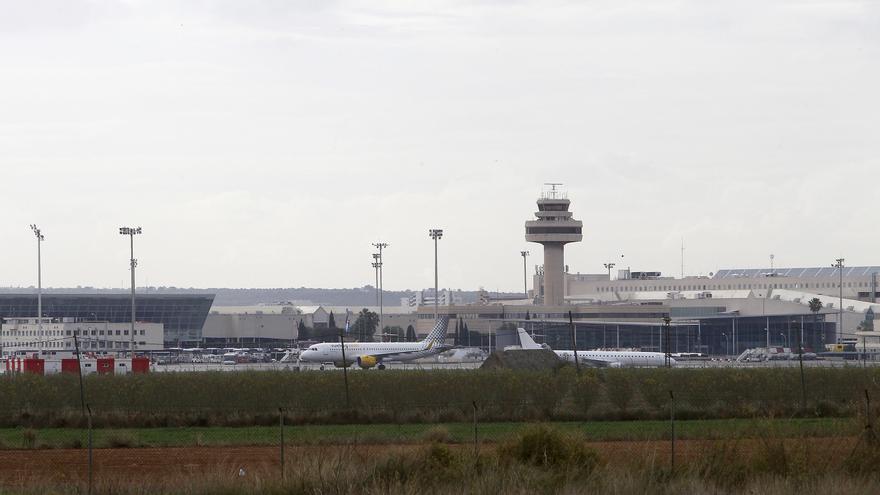 Desalojan un avión en el aeropuerto de Palma por un falso aviso de bomba