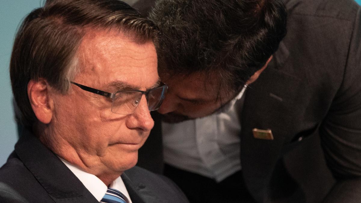 El presidente y candidato a reelección, Jair Bolsonaro, en un debate la noche del jueves en los estudios de TV Globo en Río de Janeiro.