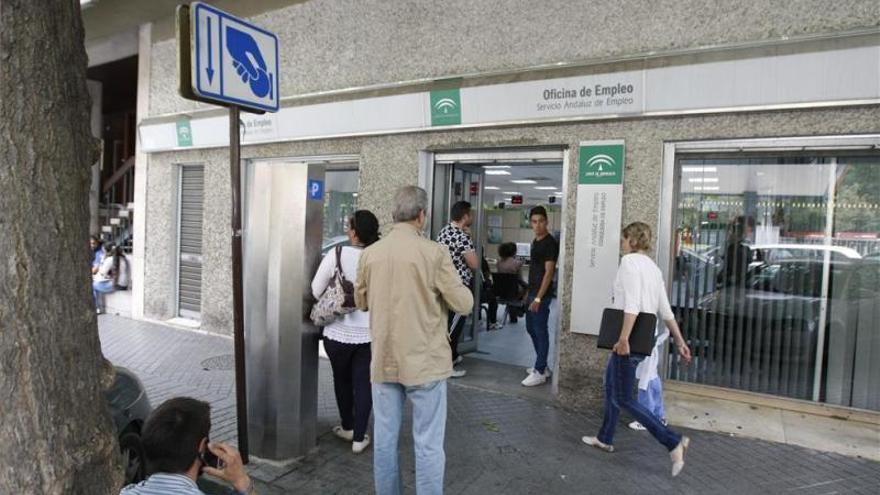 El paro en Córdoba disminuye en marzo con 533 personas menos respecto al año anterior.