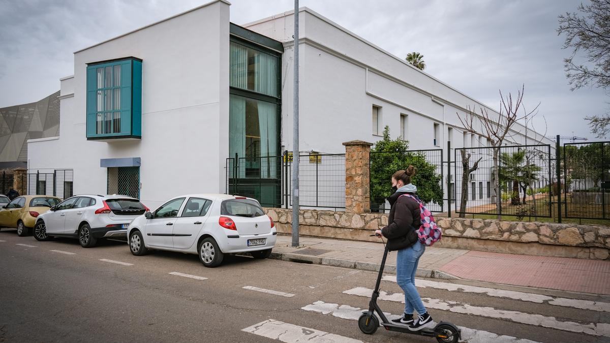 Antigua Casa de la Mujer de Badajoz, a cuya primera planta trasladará La Luz su centro de día.