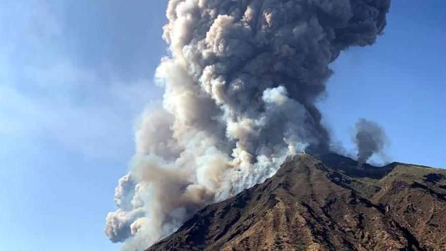 Al menos un muerto y un herido por la erupción del volcán Stromboli