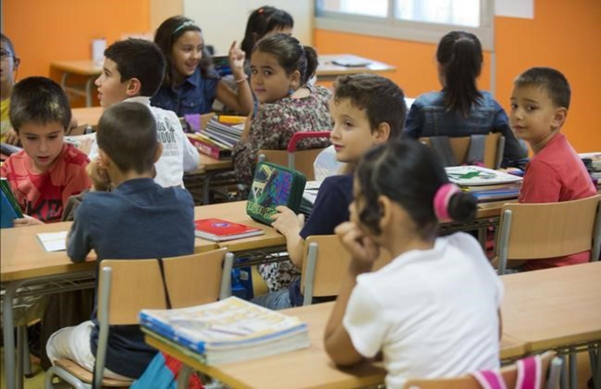 Alumnos en un aula del instituto-escuela Daniel Mangrané, en el barrio de Jesús de Tortosa.