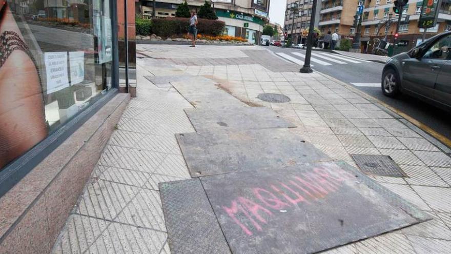 Una zanja ya tapada entre González Besada y Muñoz Degraín.