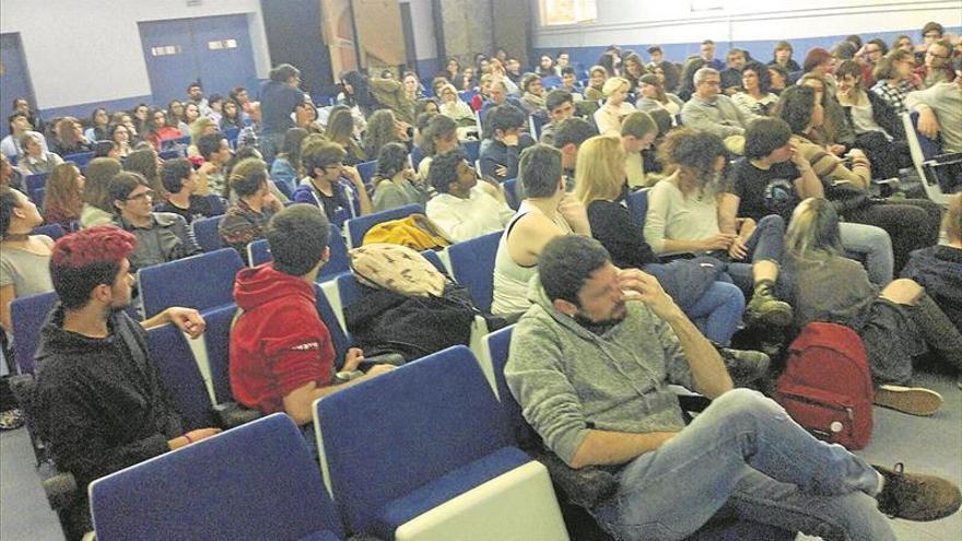 Docentes y alumnos debaten sobre filosofía