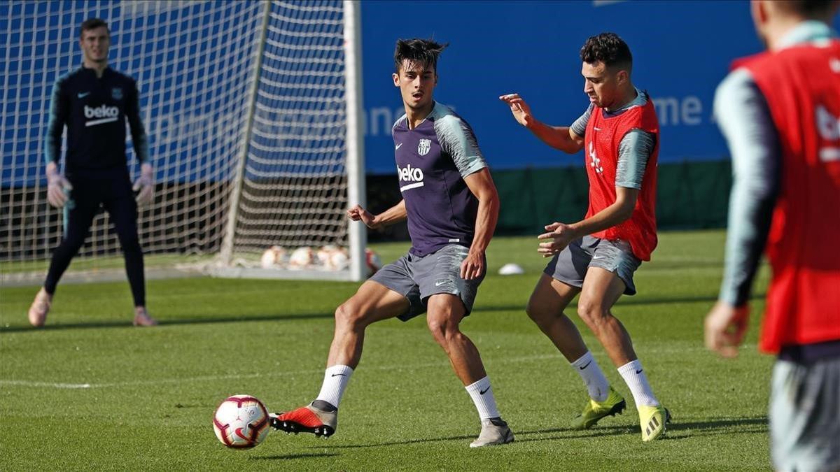 Chumi junto a Munir en el entrenamiento del Barcelona en la ciudad deportiva de Sant Joan Despí.