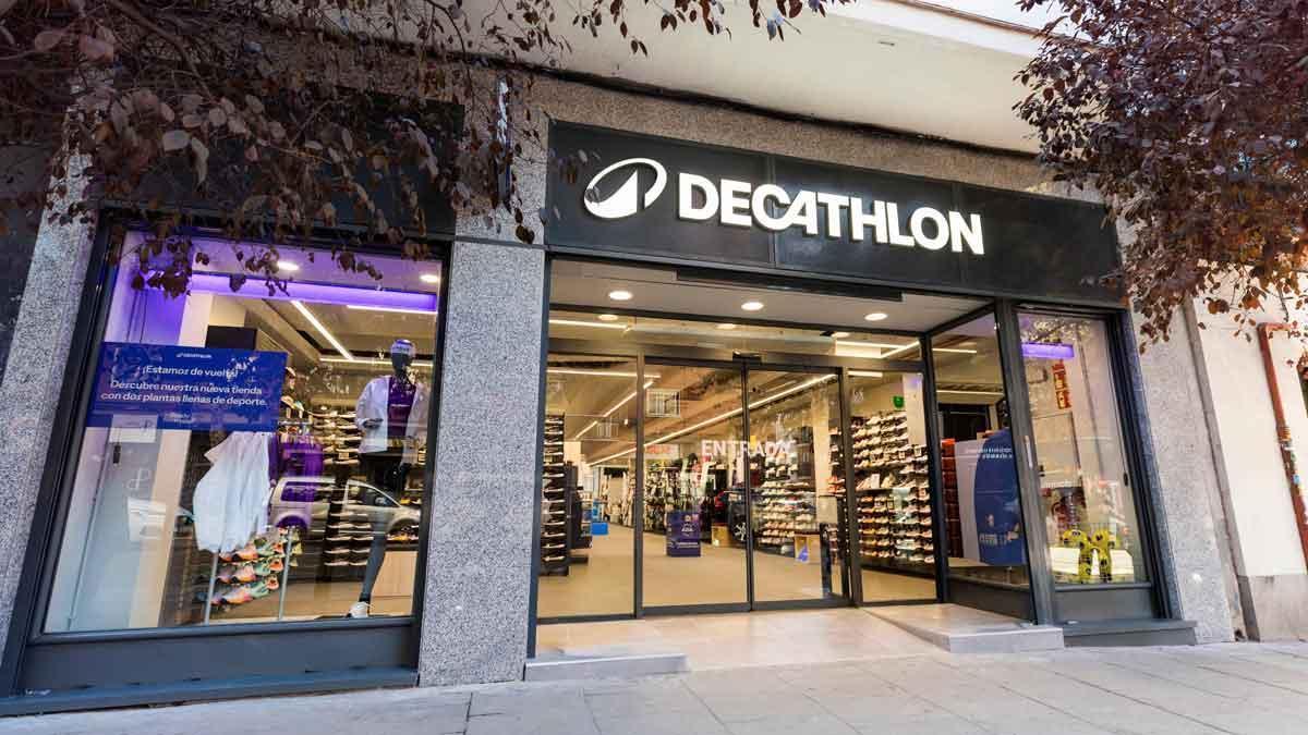 Entrada de la nueva Decathlon City Sants, que se inaugura el lunes 14 de septiembre.