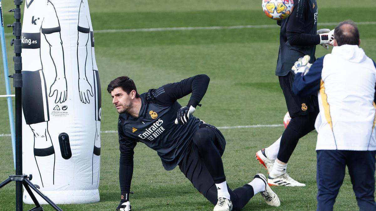 Thibaut Courtois, portero belga del Real Madrid, durante un entrenamiento.