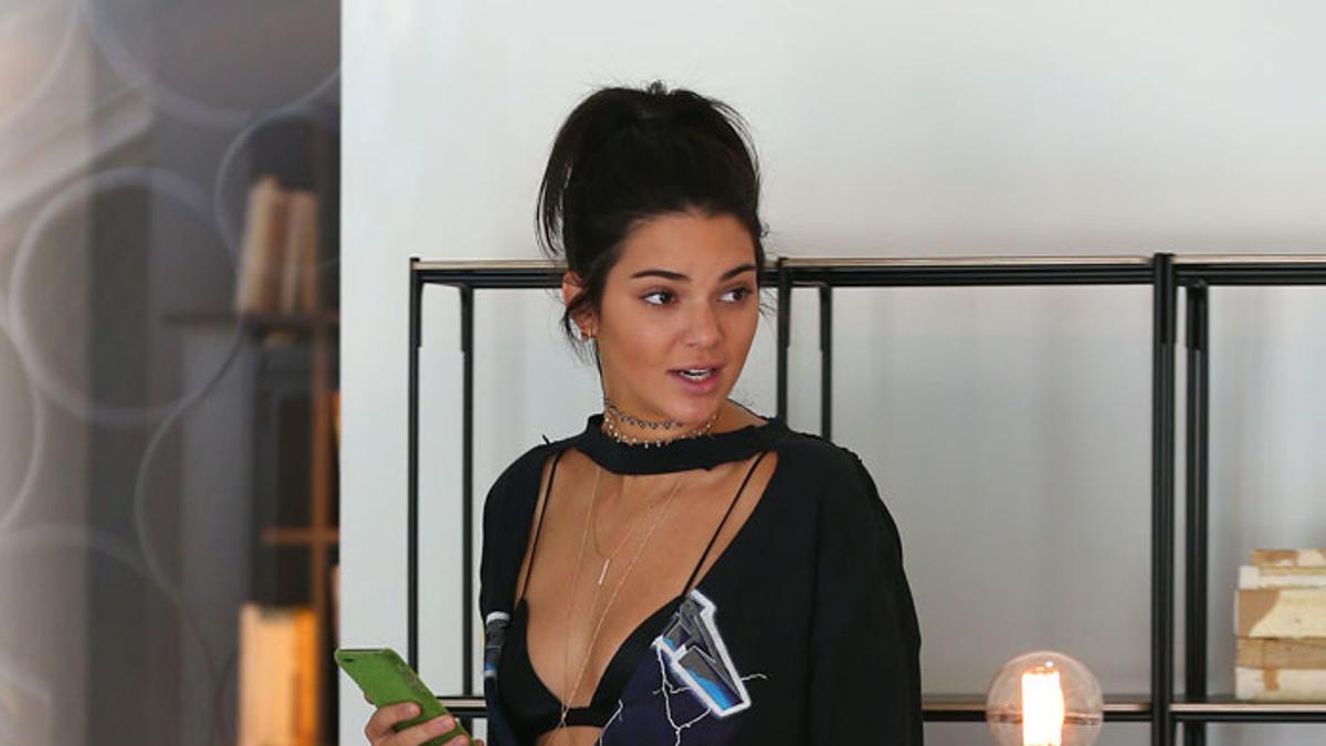 Kendall Jenner símbolo de la tendencia 'choker'