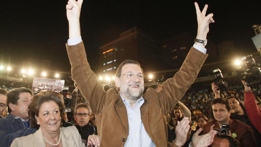 Barberá, Rajoy y Alvaro Pérez, en un mitin en la plaza de toros.