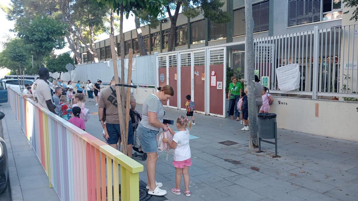 Uno de los colegios de Gandia, en una imagen de archivo.