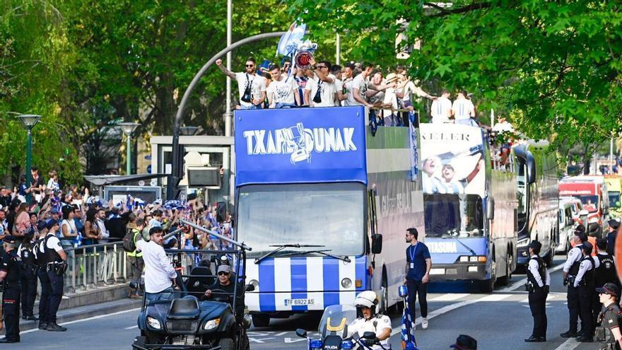 Fiesta en San Sebastián para celebrar la tercera Copa del Rey de la Real Sociedad
