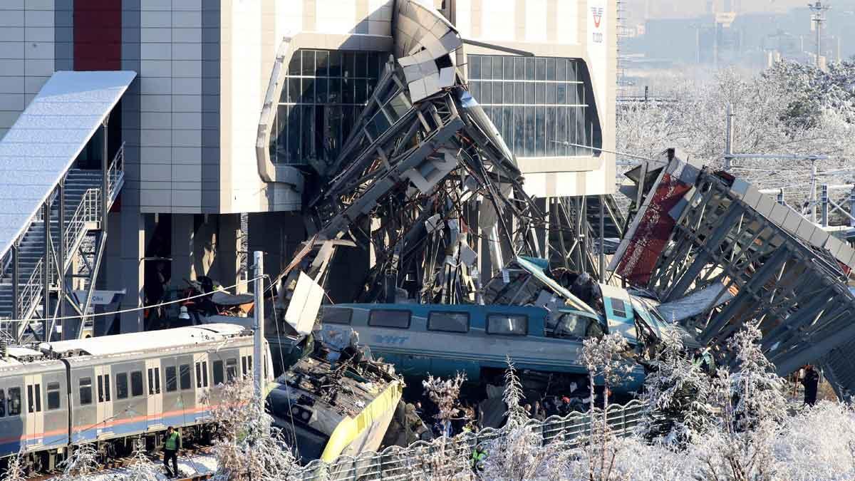 Siete muertos en un accidente de un tren de alta velocidad en Turquía