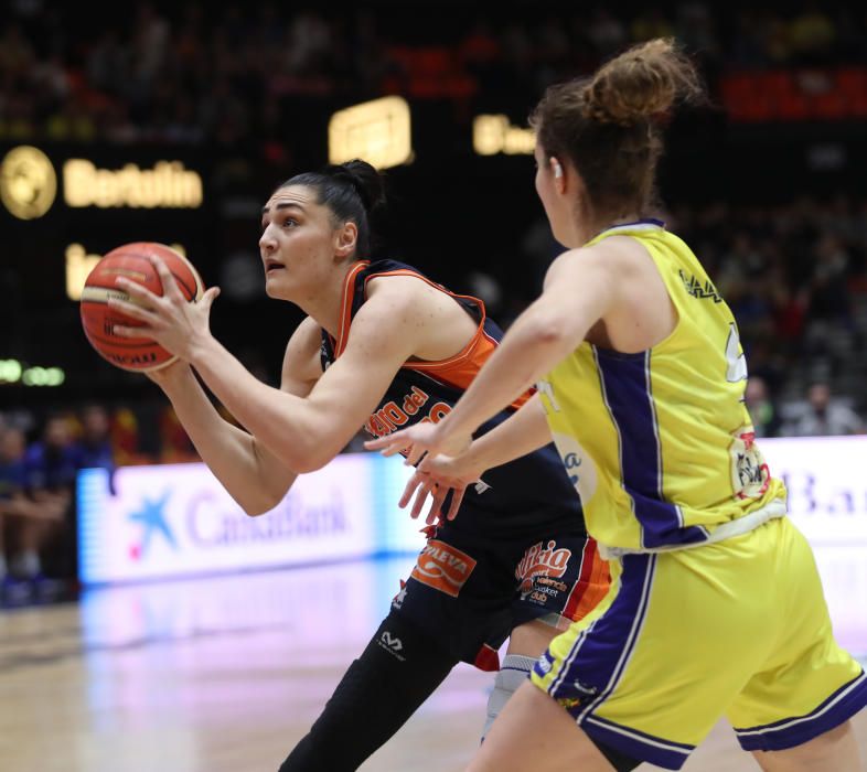 VALENCIA BASKET FEMENINO VS PICKEN CLARET