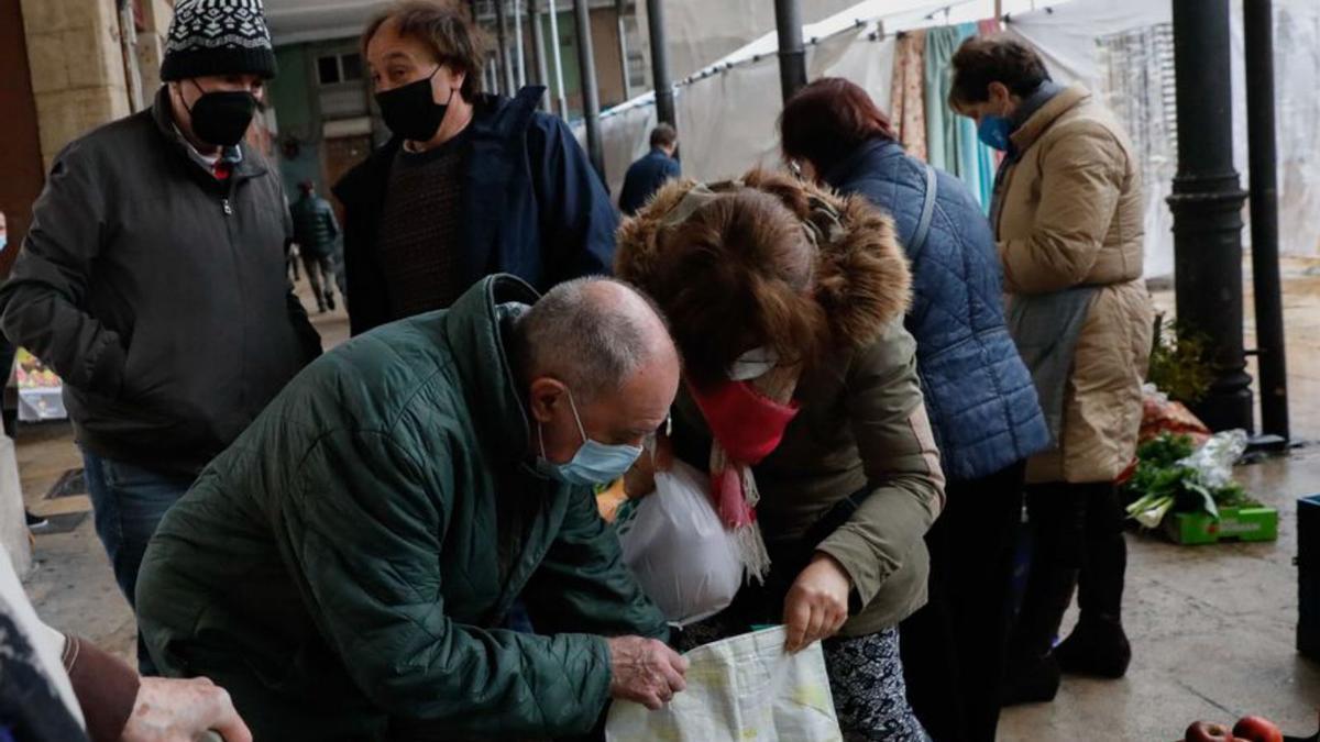 El mercado de Avilés anima el puente festivo | MARA VILLAMUZA