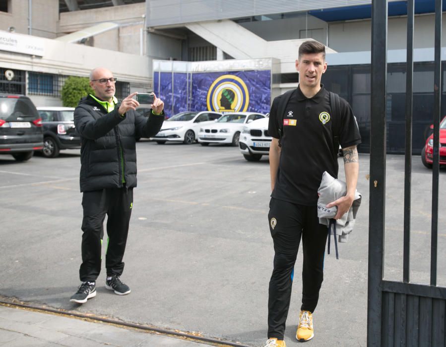 Salida de los jugadores del Hércules hacia Zaragoza