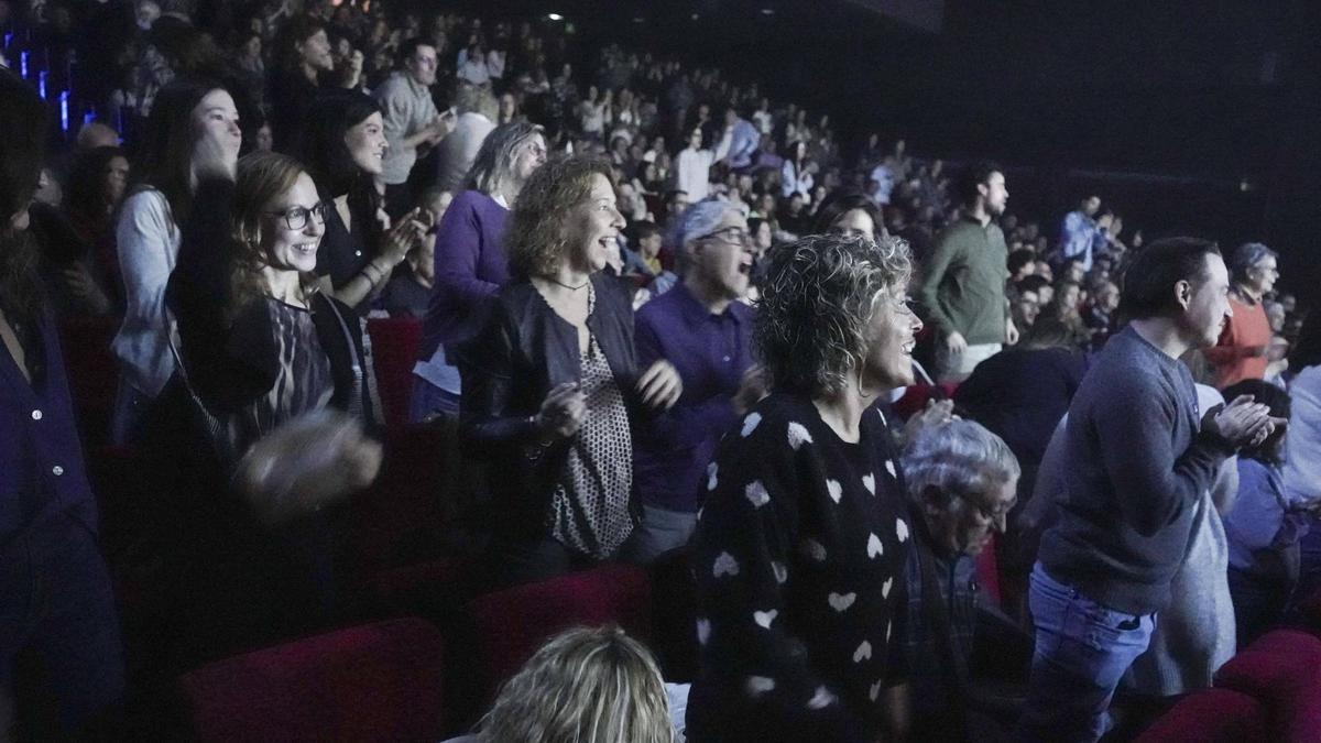 El públic va acabar les funcions de "Mamma mia!" ballant i cantant a la platea i l'amfiteatre del Kursaal