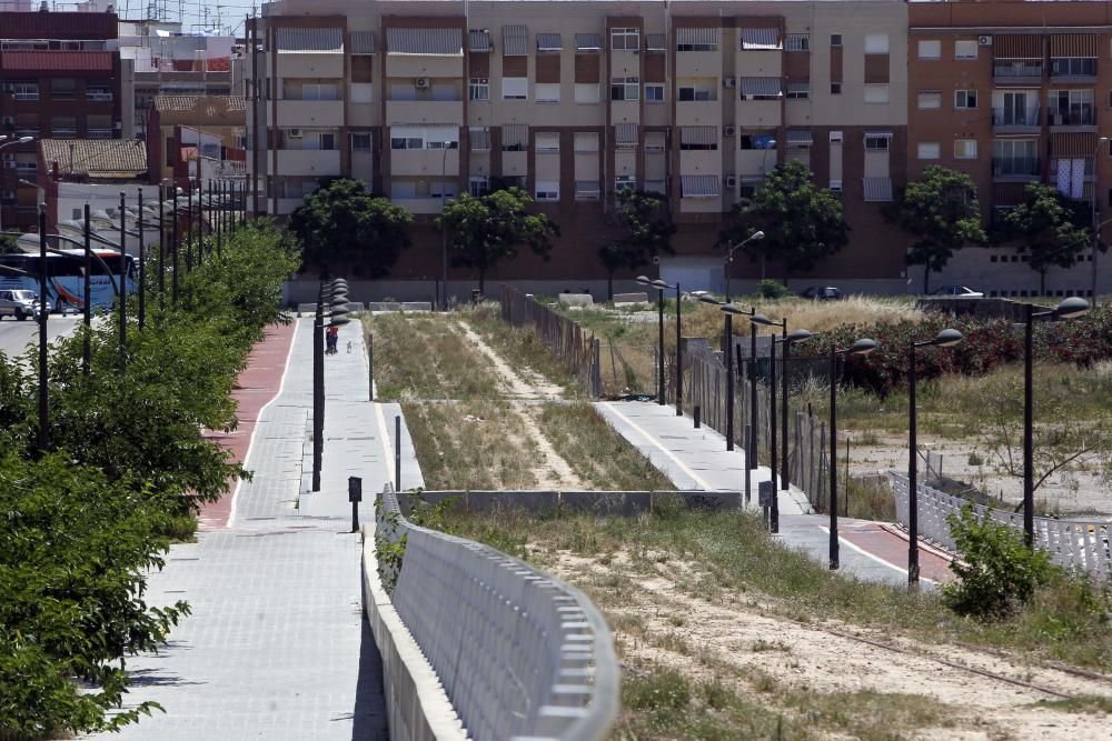 Obras paralizadas de la línea T-2 del metro en València