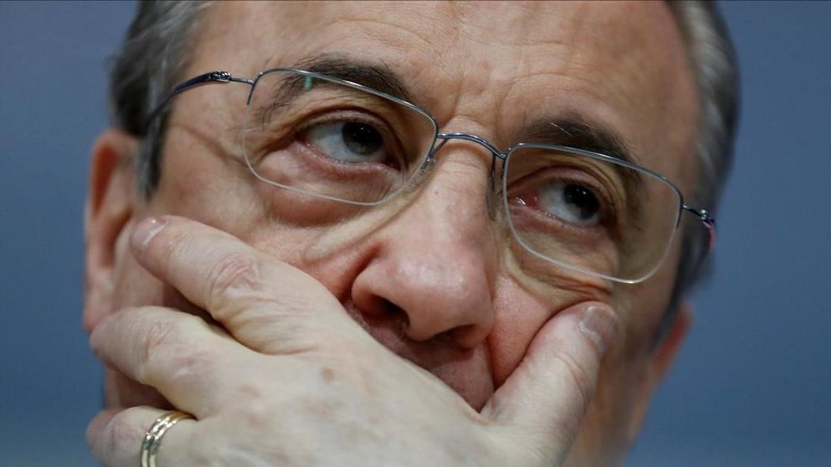 Florentino Pérez, presidente del Real Madrid, en una imagen, desolado, en los momentos malos del pasado año.