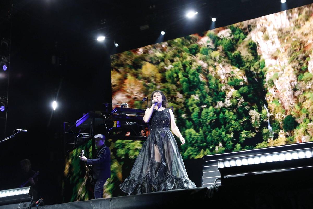 EN IMÁGENES: El multitudinario concierto de Amaral en Avilés, 27 años después