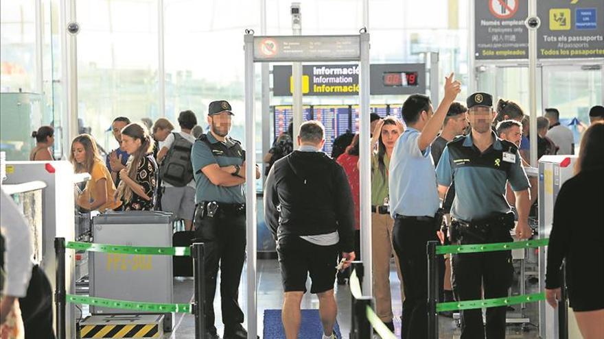 El Prat recupera la normalidad con el refuerzo de la Guardia Civil