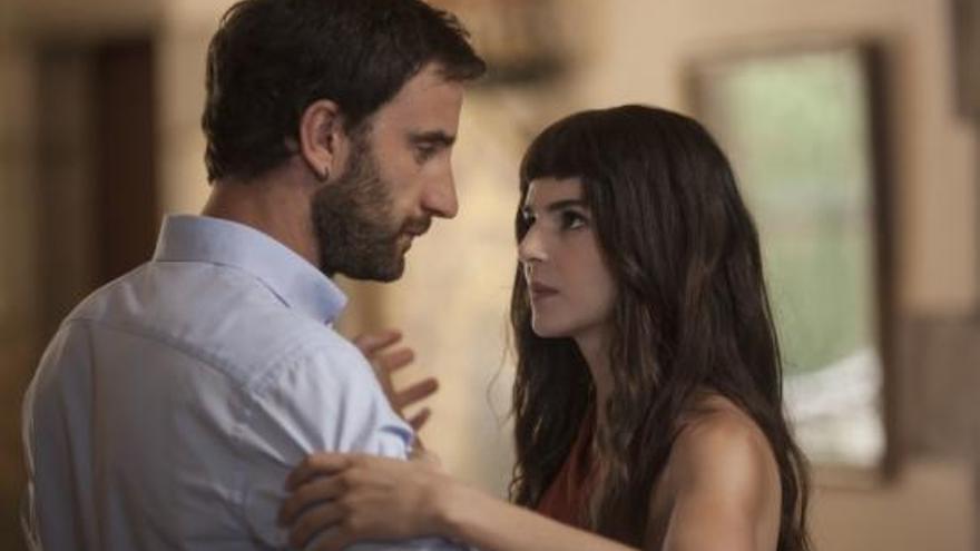 Dani Rovira i Clara Lago en el film.