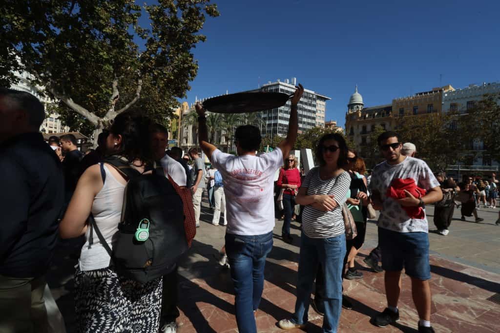 La plaza del Ayuntamiento de València se convierte en un gran restaurante al aire libre con el Tastarròs
