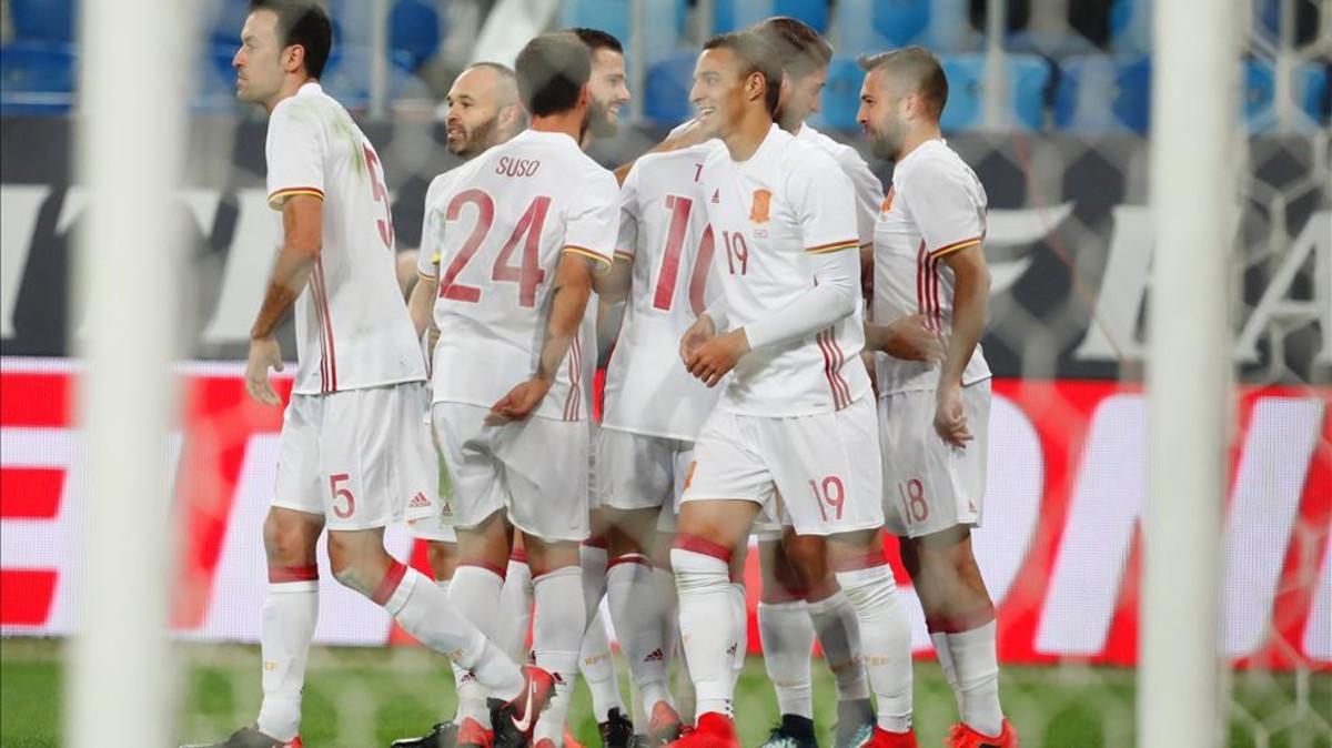 España celebra el primer gol de Ramos