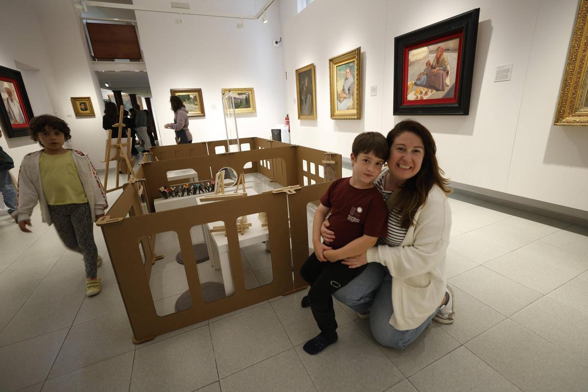 El arte y el juego infantil, de la mano en el Museo Piñole de Gijón para celebrar el Día de los Museos, en imágenes