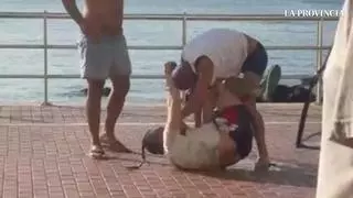 Dos hombres se pelean en pleno paseo de Las Canteras: ambos heridos y uno detenido