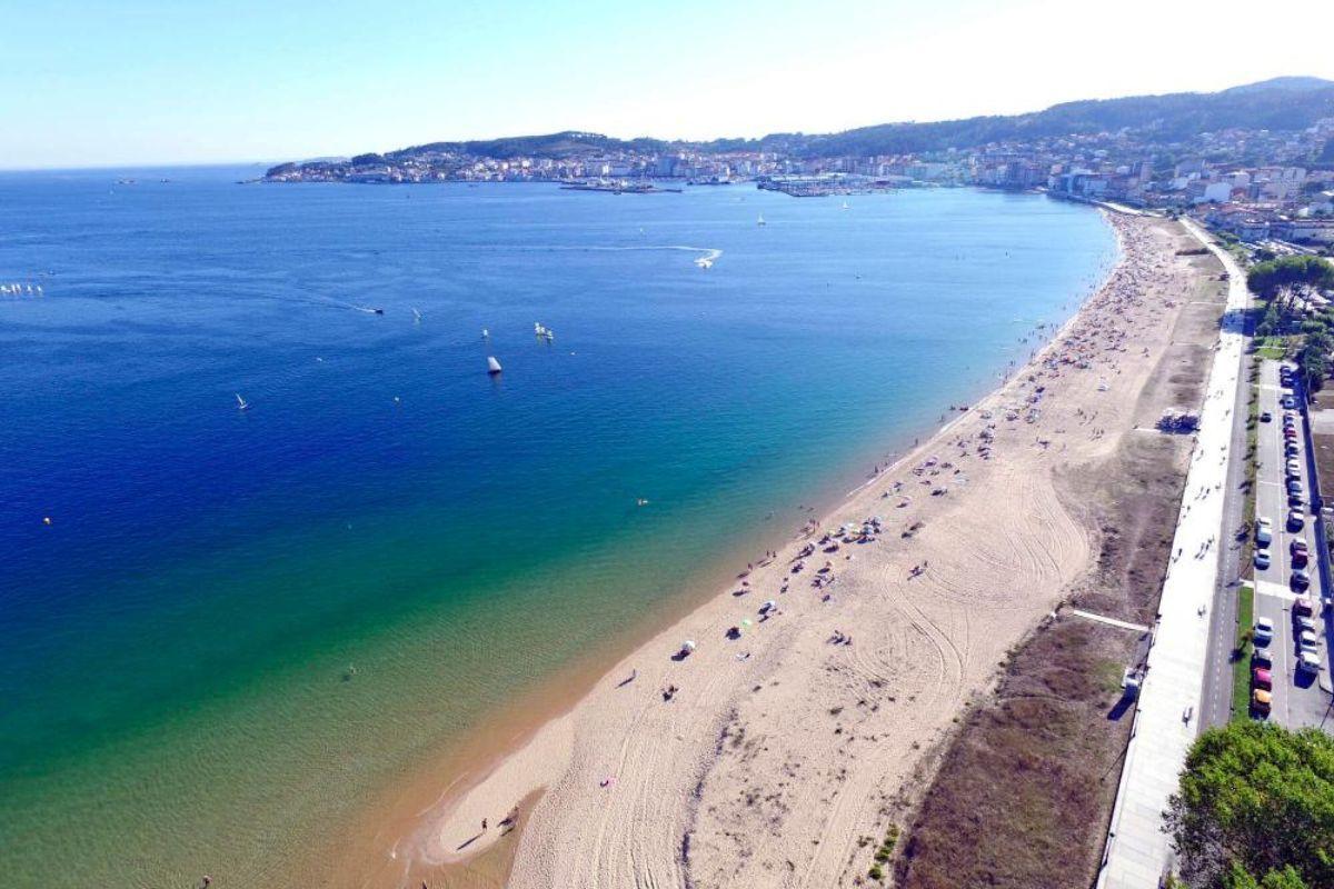 Vista aérea de Ribeira, el municipio en el que se celebra esta fiesta de verano.