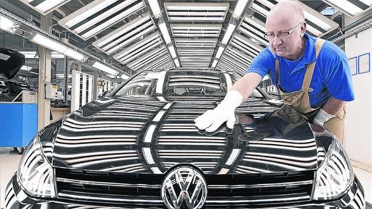 VOLKSWAGEN GOLF. El modelo compacto es uno de los afectados por la revisión que el grupo alemán realizará de forma gratuita.