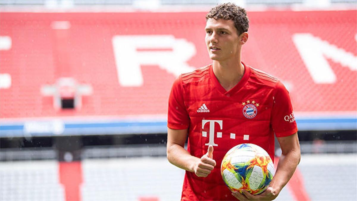 Pavard ya viste la camiseta del Bayern