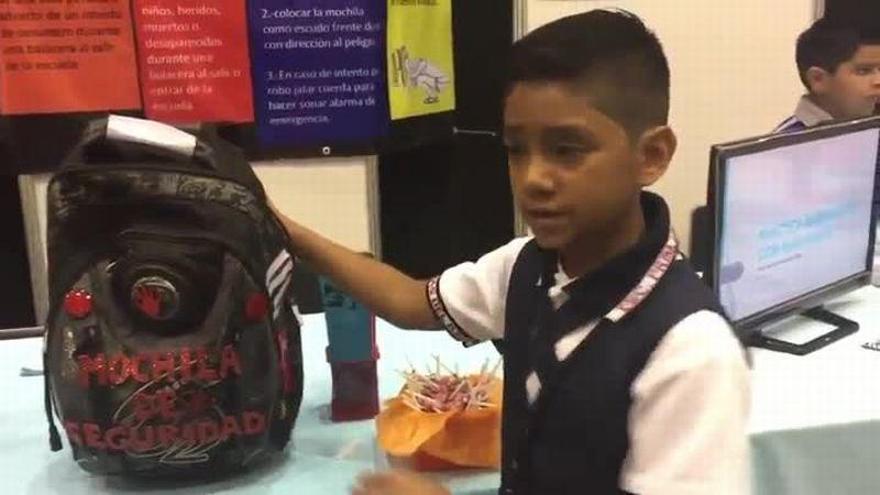 Un niño mexicano de 11 años diseña una mochila para evitar los secuestros