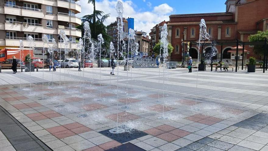 La fuente, este viernes, funcionando ya con normalidad. |