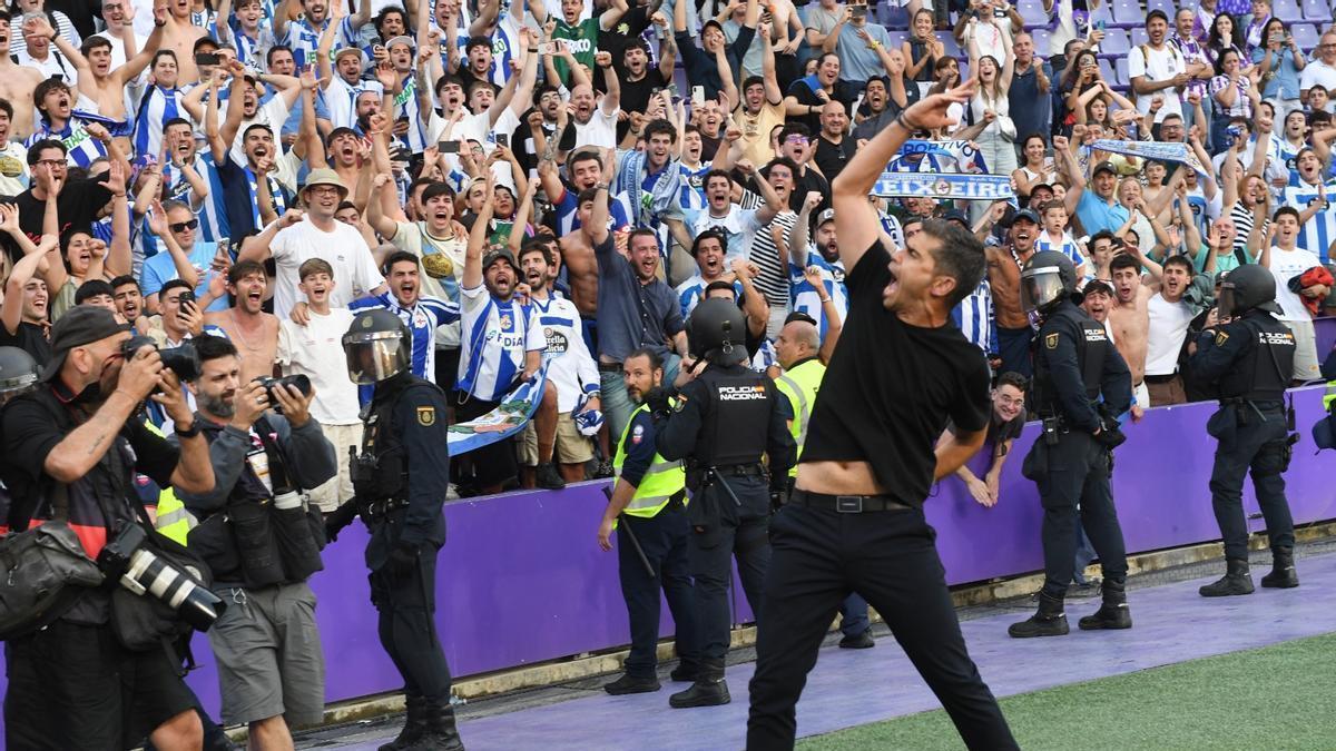 Hidalgo celebra el ascenso del Deportivo