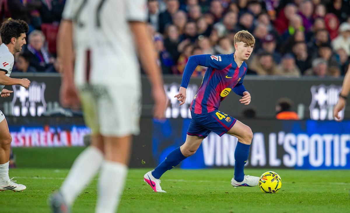Tommy Márques conduce la pelota durante el Barça Mallorca.