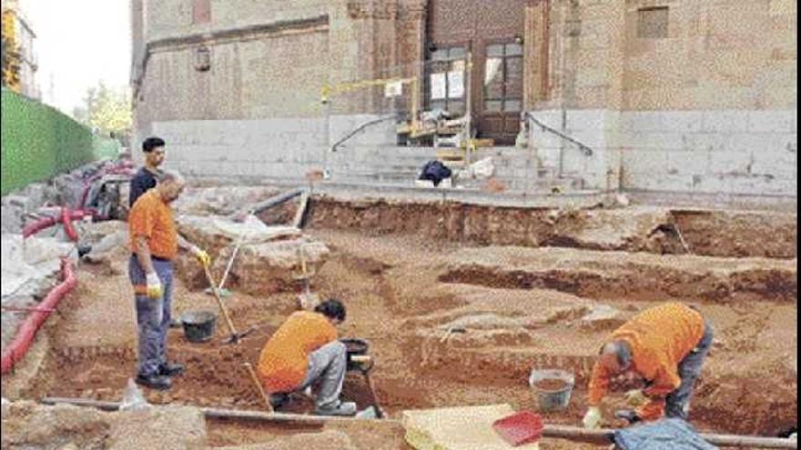 excavaciones.

 Los trabajos arqueológicos de la plaza de la Hierba se han prolongado durante 3 meses.