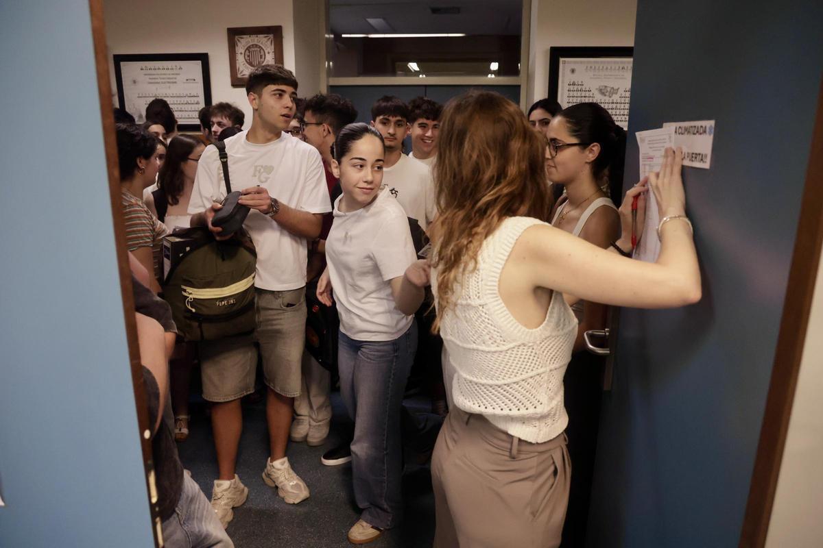 Así está siendo la primera jornada de exámenes PAU en València