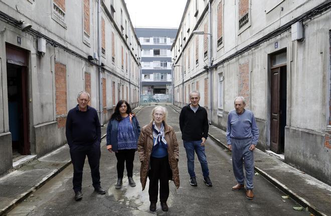 El calvario de la nonagenaria Carmela y sus vecinos de la Privada Moderna por la Sareb