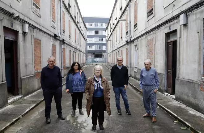 El calvario de la nonagenaria Carmela y sus vecinos de la Privada Moderna por la Sareb