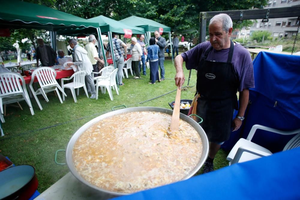 Fiestas de Piedras Blancas: comida en el parque de la Libertad