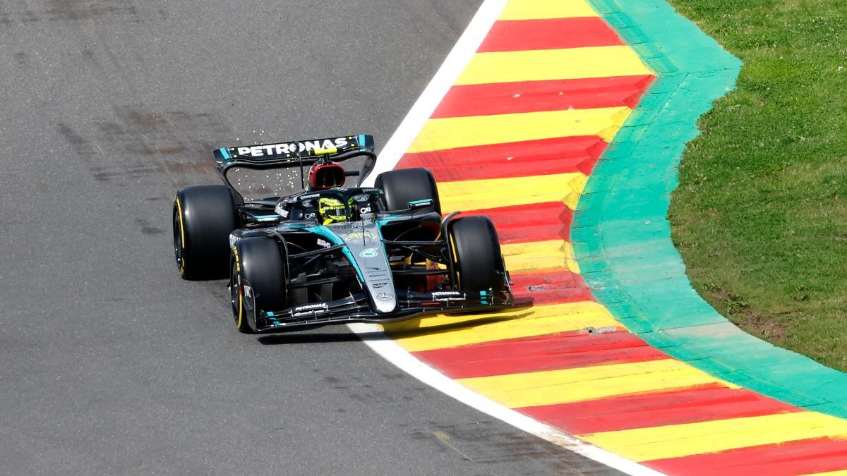 Lewis Hamilton  , al volante del Mercedes en Spa