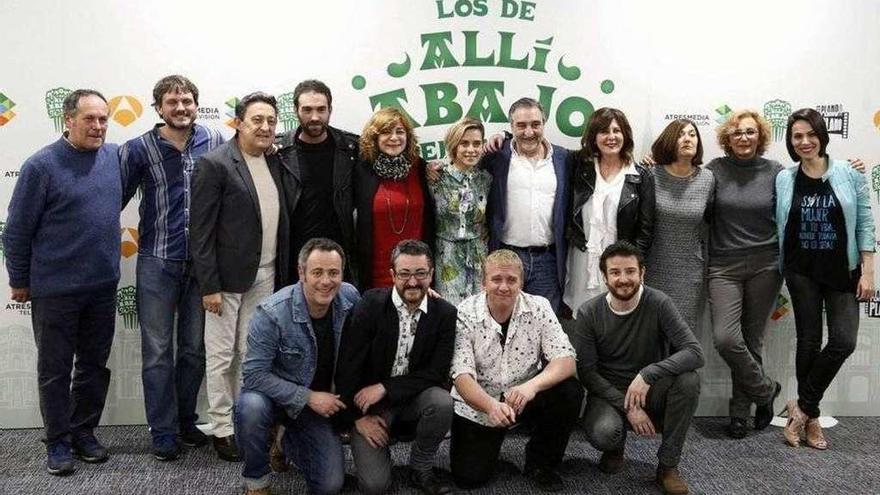 Parte del elenco de actores de &#039;Allí abajo&#039;.