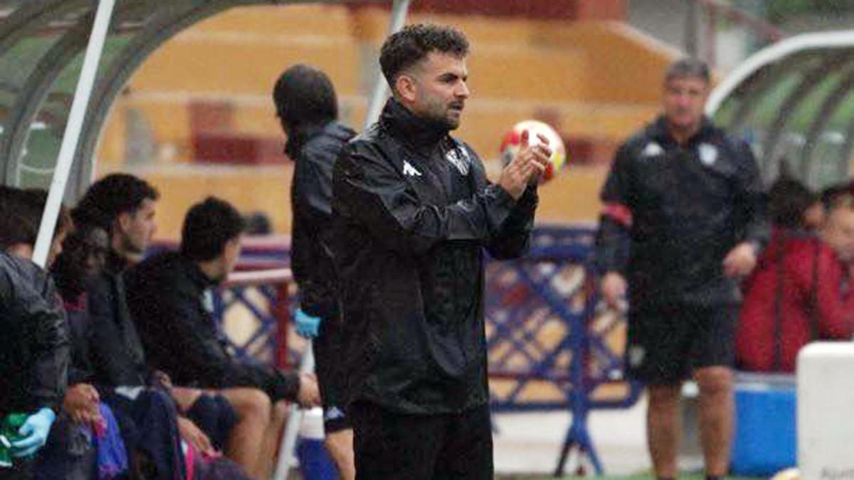 Carlos Sapiña no se volverá a sentar en el banquillo del Alzira.