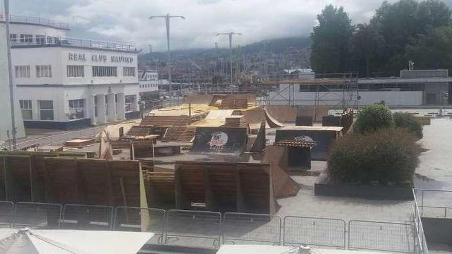 Algunas pistas de skate y BMX de O Marisquiño ya están instaladas en As Avenidas. // FdV