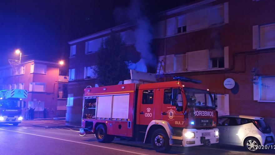 Muere un hombre en Xinzo tras venirse abajo parte de su vivienda, donde se había declarado un incendio